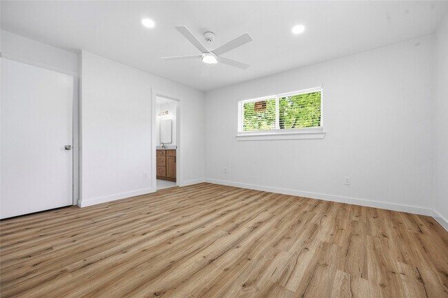 Building Photo - 3013 Conejos Dr