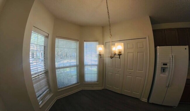 Building Photo - 515 Hopewell Dr