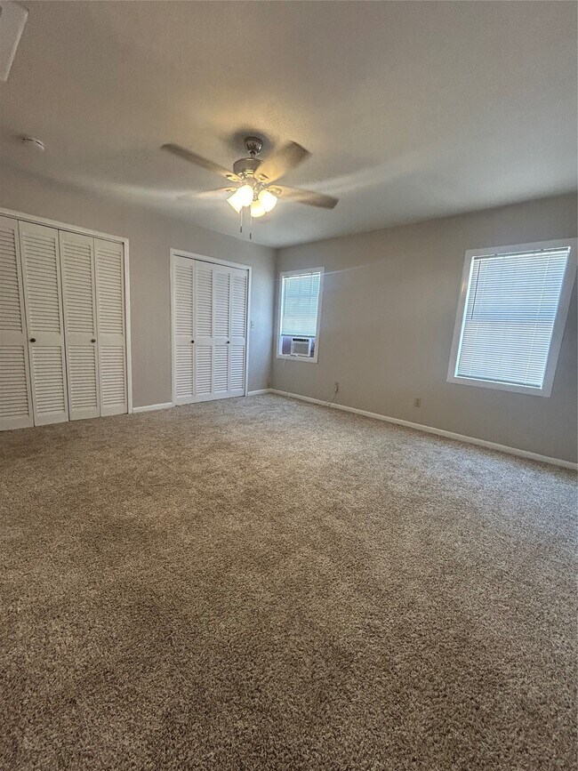 Building Photo - 1312 N Avenue R