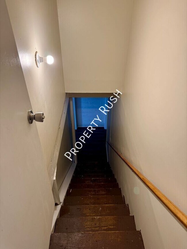 Building Photo - 4320 Ohls Ave