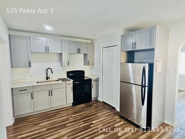 Building Photo - 535 Paris Ave S