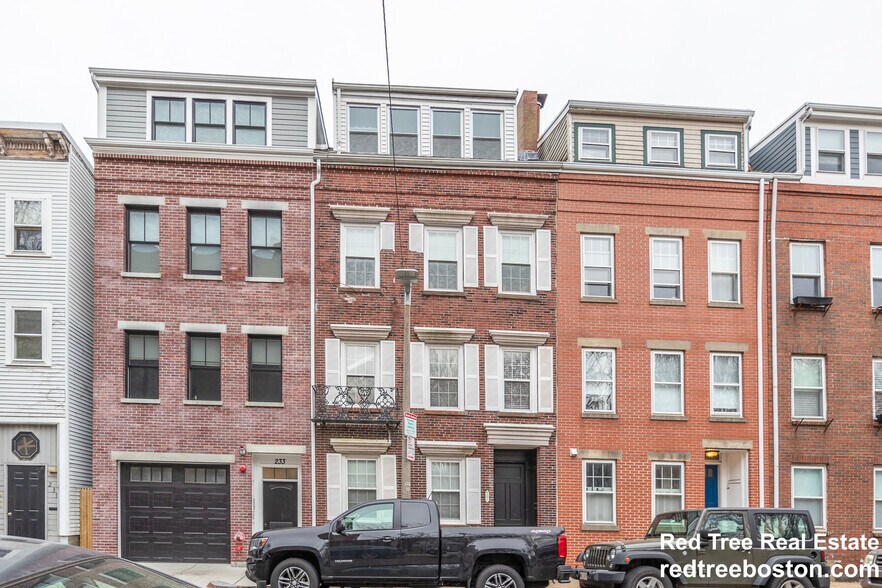 Building Photo - 231 W 3rd St