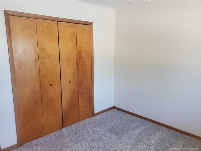 Building Photo - 4203 NE Skyline Dr