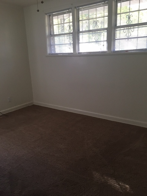 Building Photo - 3 Bedroom / 1 Bath Close to VSU