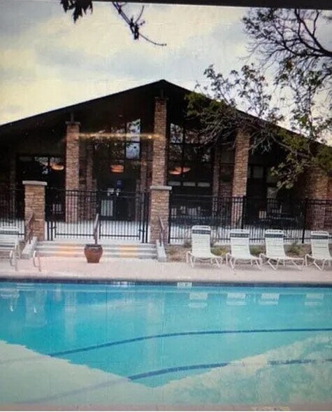 Building Photo - 14390 E Marina Dr