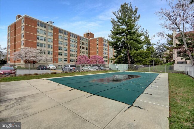 Building Photo - 4401 Roland Ave