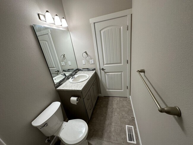 Building Photo - 553