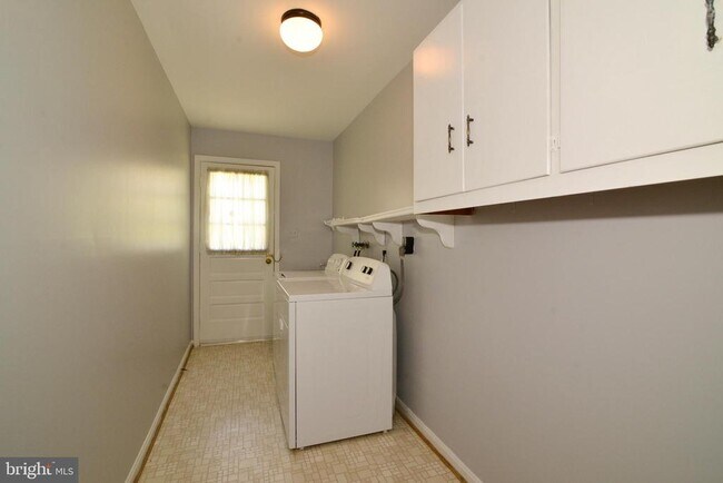 Building Photo - 1317 Forestwood Dr