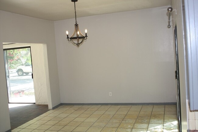 Building Photo - 537 Sand Bend Dr