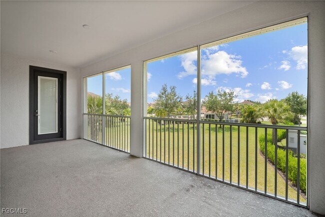 Building Photo - 12000 Santaluz Dr
