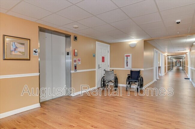 Building Photo - 1425 Lee Beard Way