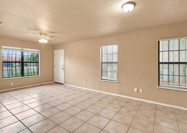 Building Photo - Updated 2 Bedroom Home with Bonus Room and Covered Patio