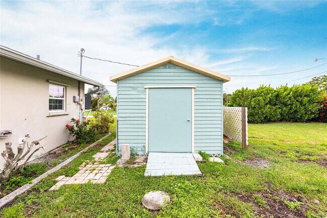 Building Photo - 326 W Grace St