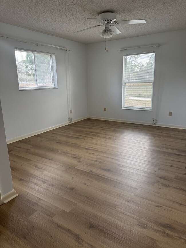 Building Photo - 13850 Co Rd 512
