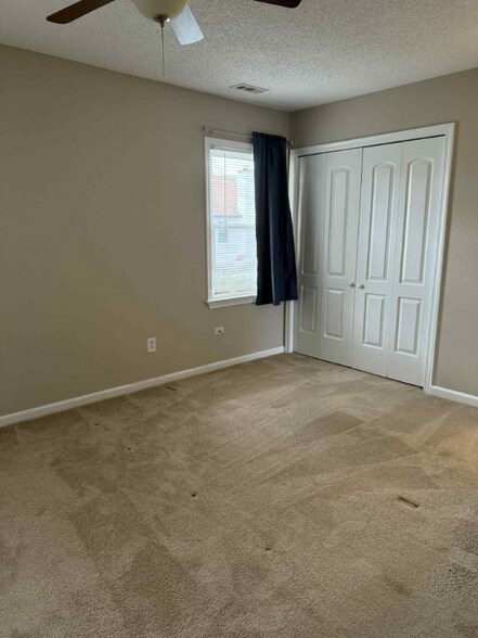 Building Photo - 1374 Battleford Dr