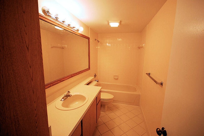 Building Photo - 582 Green Springs Pl