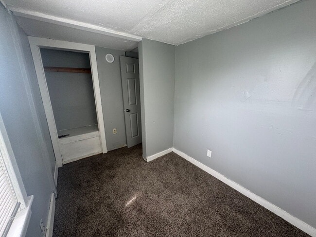 Building Photo - Spacious 3-Bedroom upper unit on Park Ave S – 1200 Sq Ft of Comfort in Minneapolis, Section 8 Wel...
