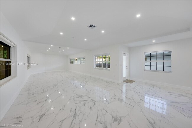 Building Photo - 52 Camden Dr