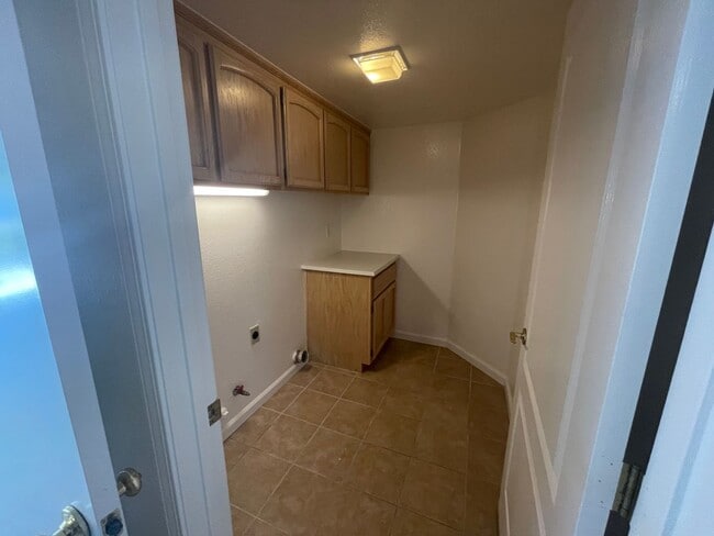 Building Photo - 3 Bedroom 3 Bath Home in West Natomas