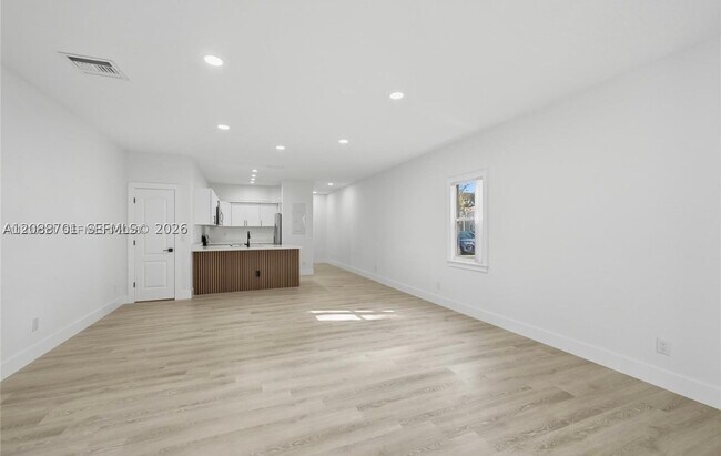 Building Photo - 5703 NW 48th Ave