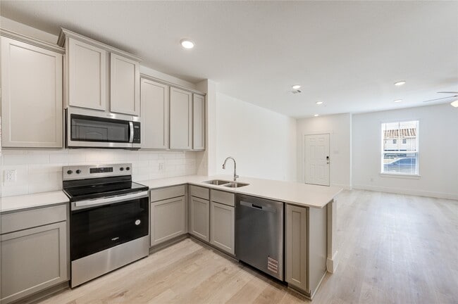 Building Photo - 11914 Carvalho Dr
