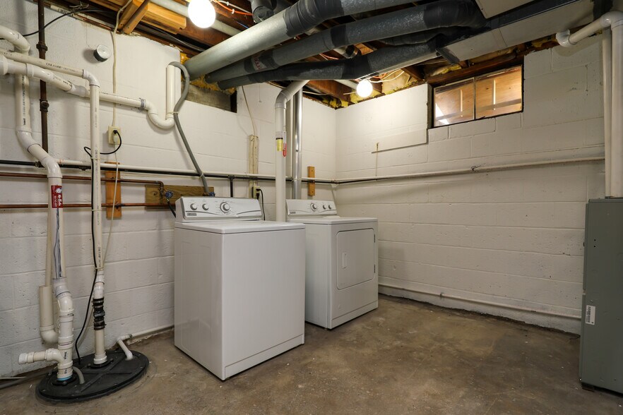 Building Photo - 409 Mineral Springs Ave