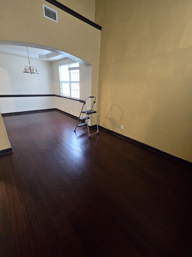 Building Photo - 2009 Breck Ave