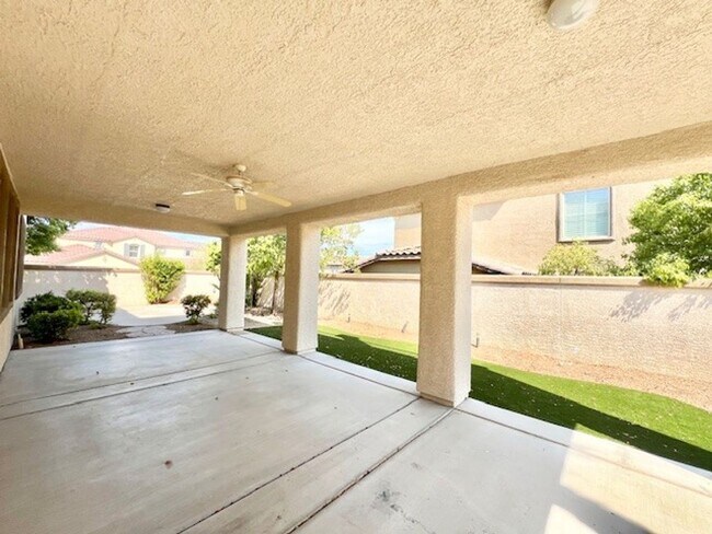 Building Photo - 18 Blue Valley Dr