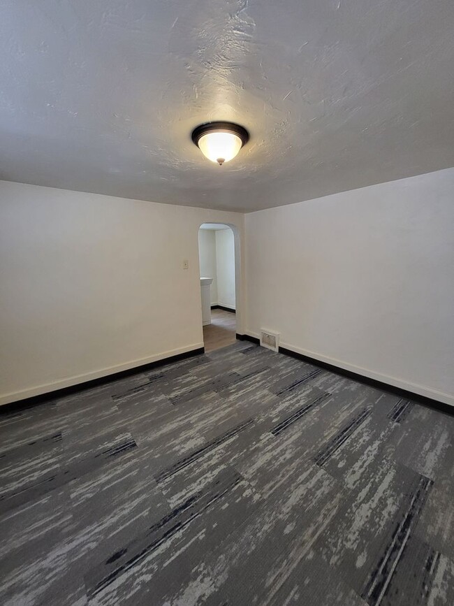 Building Photo - 207 N Irwin Ave