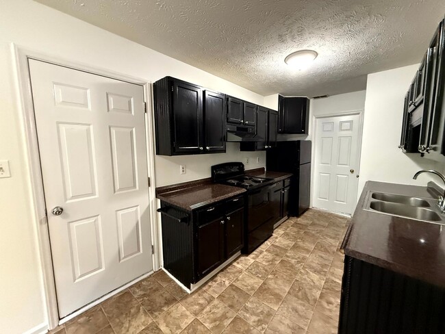 Building Photo - 5481 Landview Pl