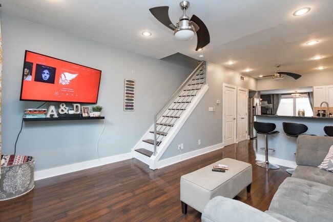 Building Photo - 2658 Edgemont St