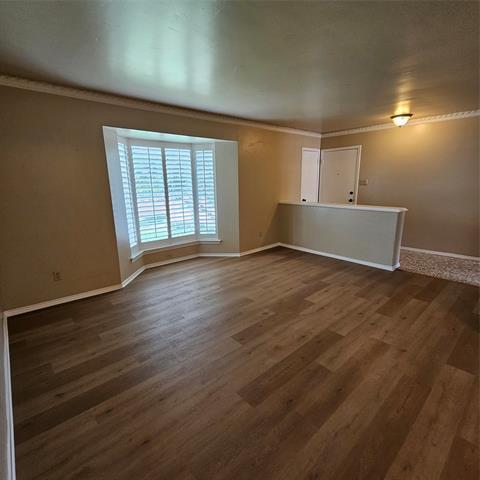 Building Photo - 6033 Sandhurst Ln