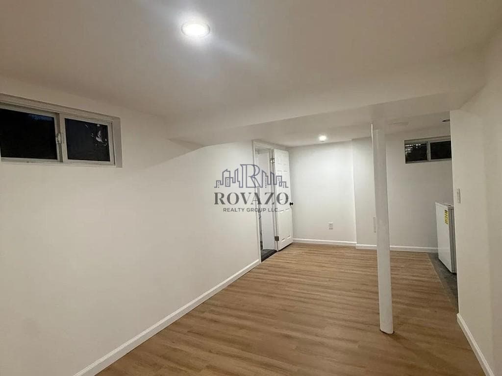 Building Photo - 1283 Broadway