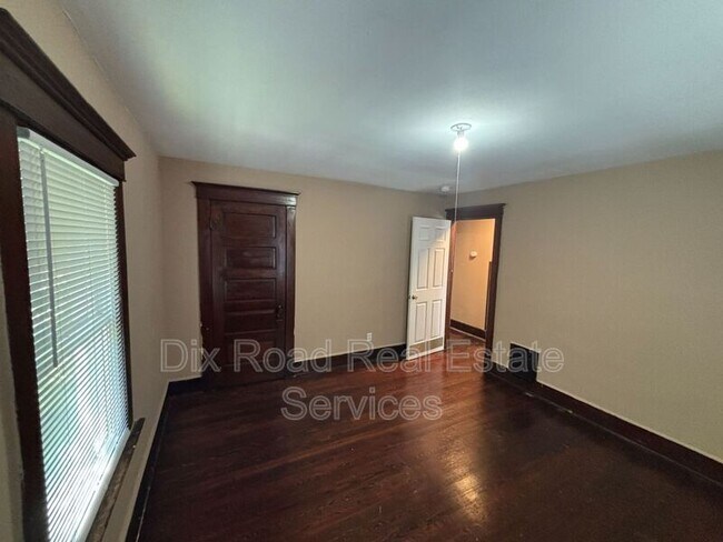 Building Photo - 210 Monroe St