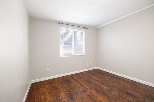 Building Photo - Beautifully Upgraded 2 Bedroom Starter Home!
