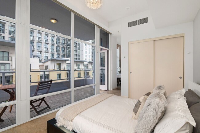 Building Photo - Little Italy Fully Furnished 1 Bedroom! Av...