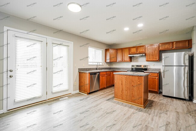 Building Photo - 855 Mueller Dr