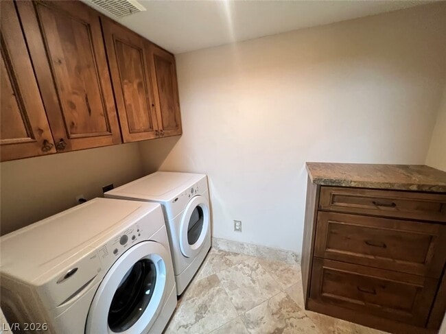 Building Photo - 415 Roman Tree Ct