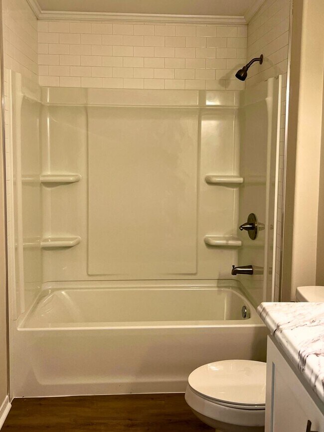 Building Photo - Spacious 5-Bedroom, 3-Bath Home with Marsh...