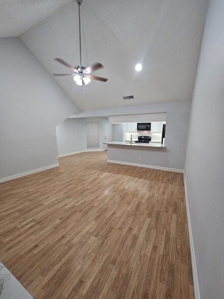Building Photo - 6601 Sands Point Dr