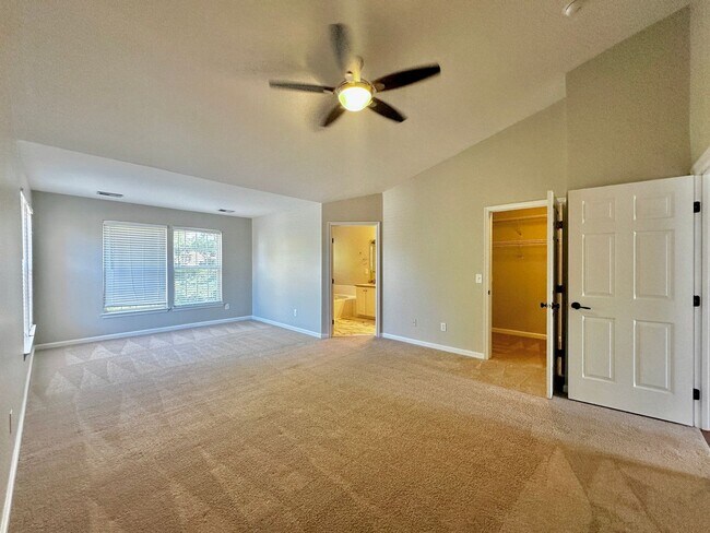 Building Photo - Beautiful 3 Bed 2.5 Bath Townhome Minutes from Cool Springs