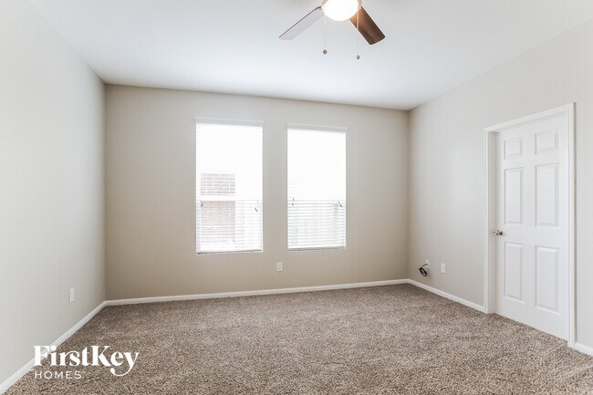 Building Photo - 5310 Espuela Ln