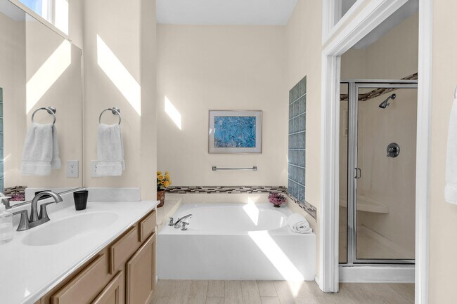 Building Photo - 37468 Westridge Ave