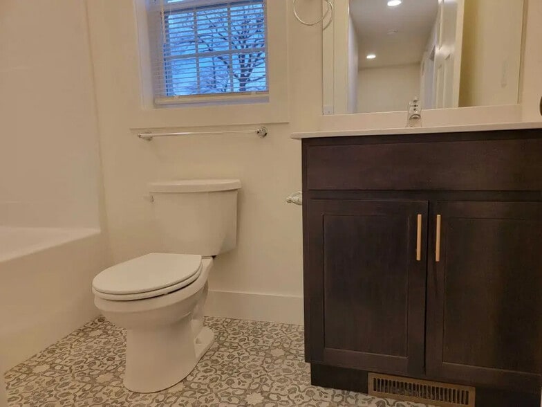 Building Photo - 16 Burk Ct