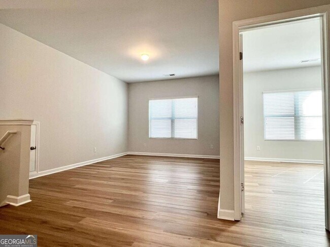 Building Photo - 370 Broadmoor Dr