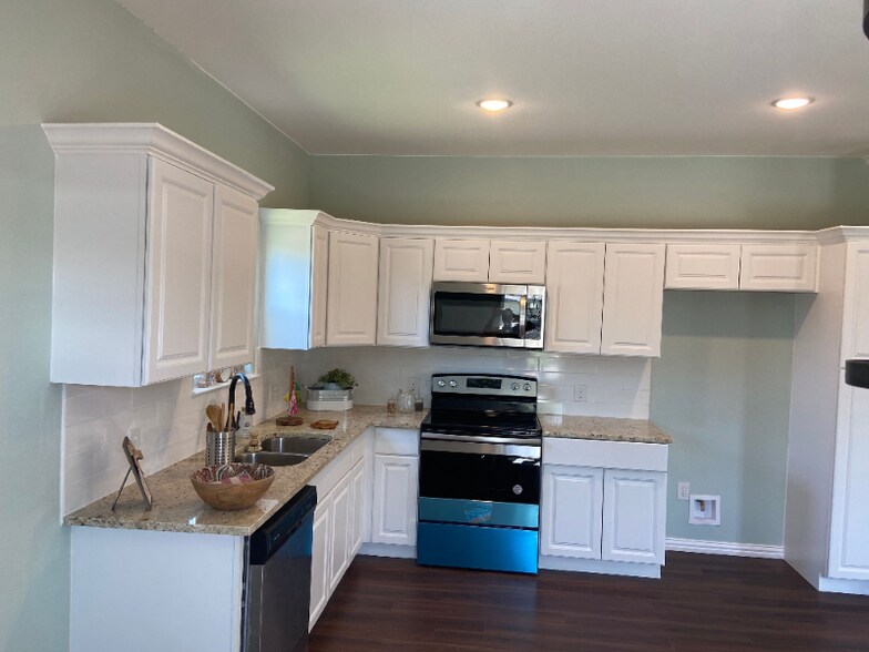 Building Photo - 1003 S 1st St