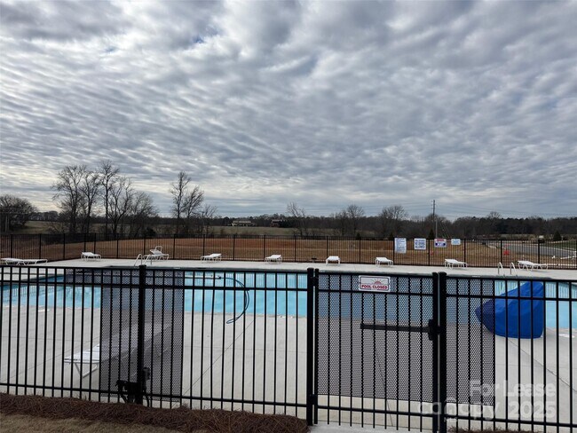 Building Photo - 3062 Weddington Pointe Dr