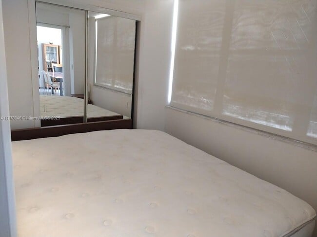 Building Photo - 6039 Collins Ave