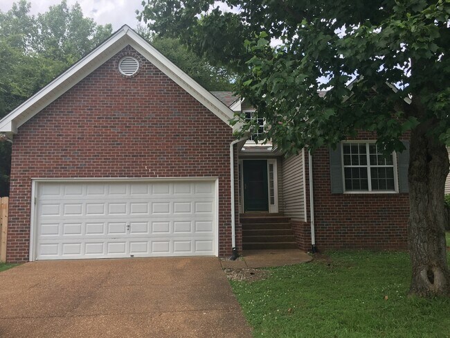 Building Photo - 3 bedroom, 2 bath home in Falcon Creek Subdivision