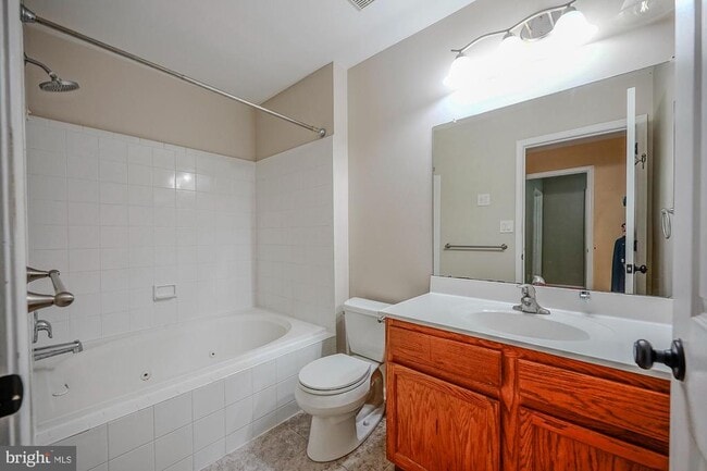 Building Photo - 3908 Grenwich Ln